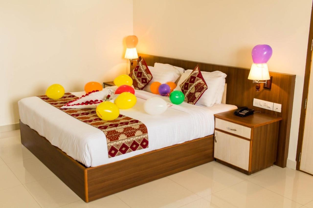 Miracle Residency Hotel Kizhake Chalakudi ภายนอก รูปภาพ