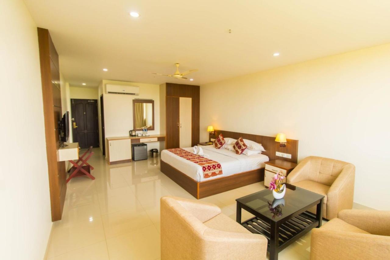 Miracle Residency Hotel Kizhake Chalakudi ภายนอก รูปภาพ