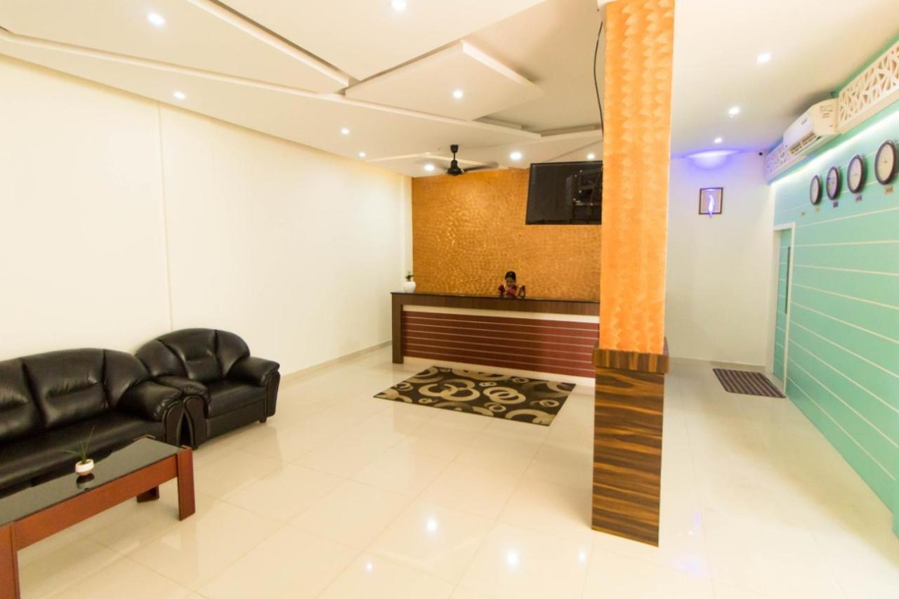 Miracle Residency Hotel Kizhake Chalakudi ภายนอก รูปภาพ