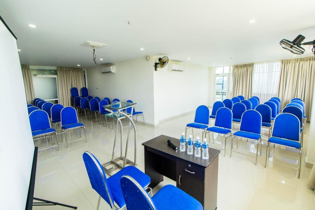 Miracle Residency Hotel Kizhake Chalakudi ภายนอก รูปภาพ