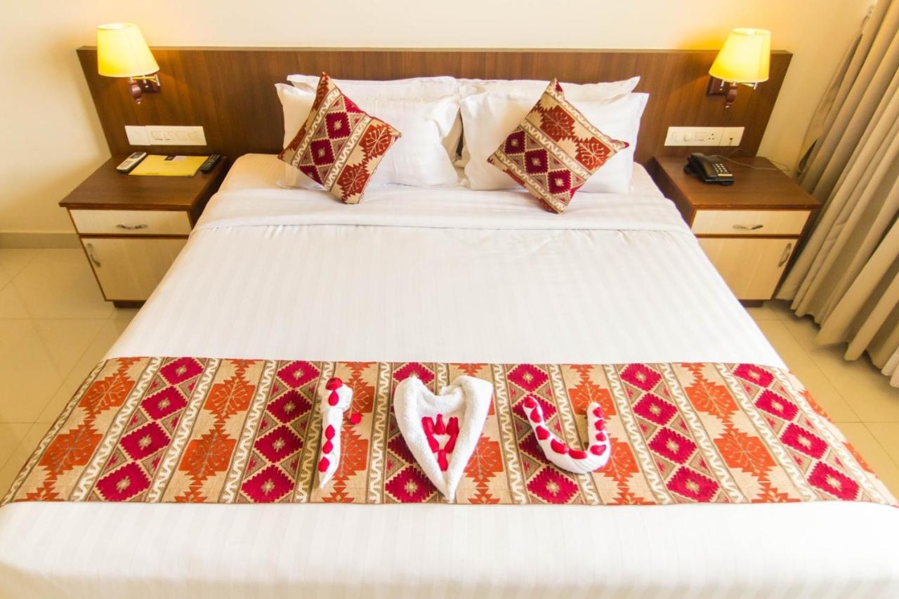 Miracle Residency Hotel Kizhake Chalakudi ภายนอก รูปภาพ