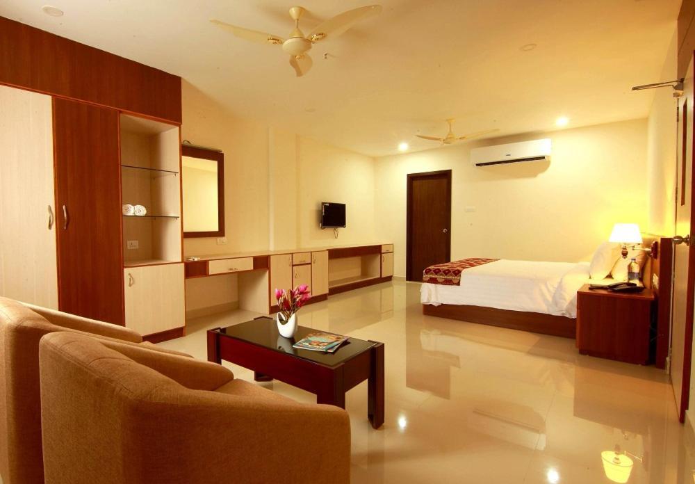 Miracle Residency Hotel Kizhake Chalakudi ภายนอก รูปภาพ