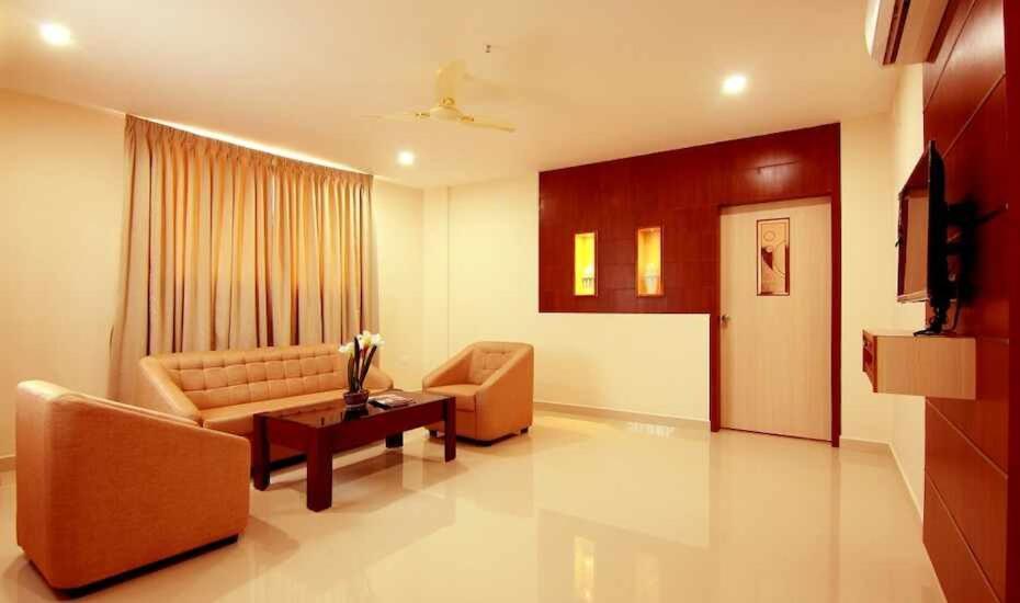 Miracle Residency Hotel Kizhake Chalakudi ภายนอก รูปภาพ